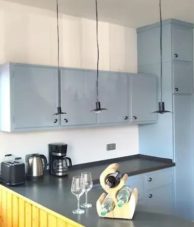 Apartment Bright, Modern And Spacious - 